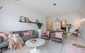 Huswell - Boulevard Apartment Near The Beach